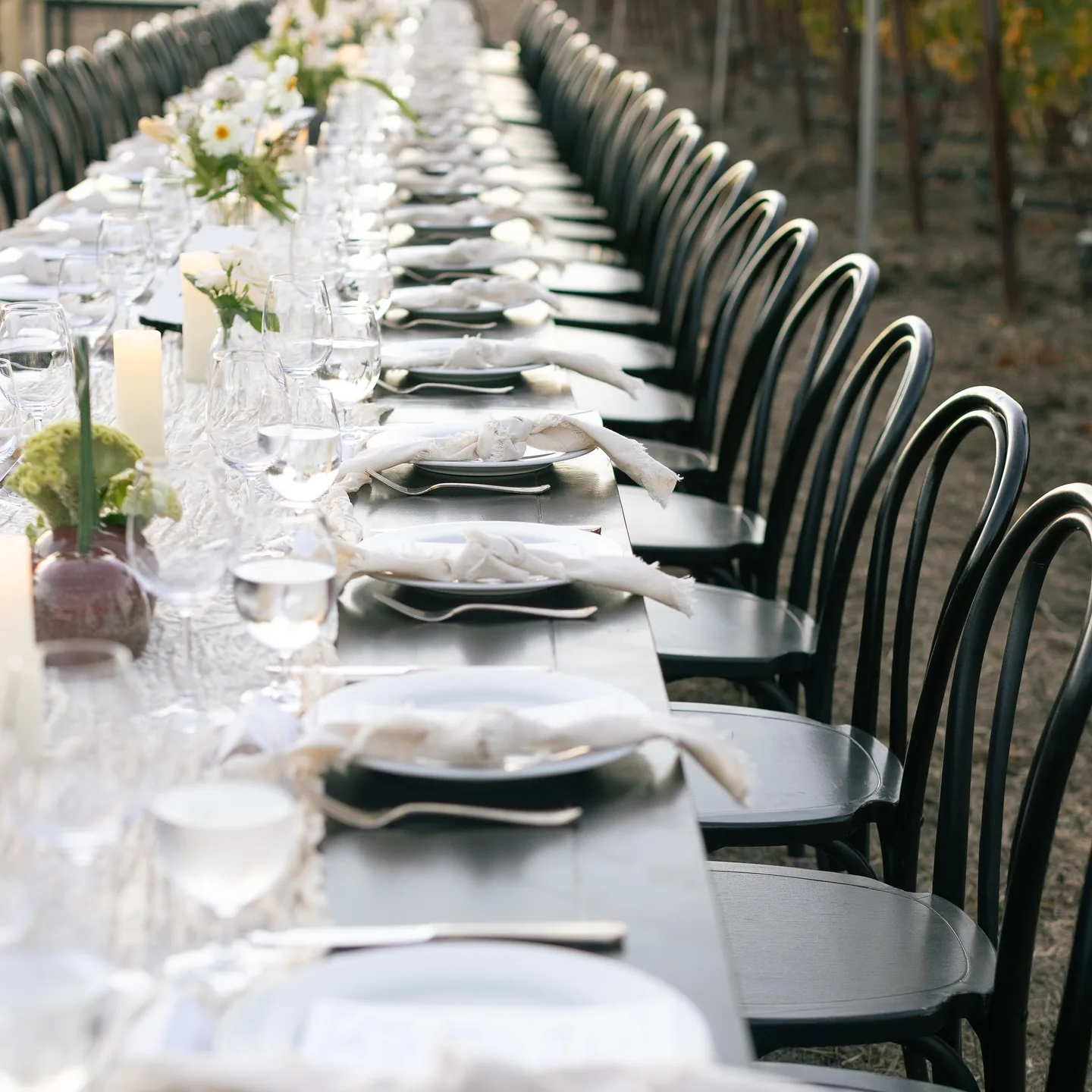 A long crystal-glassware wedding tablescape